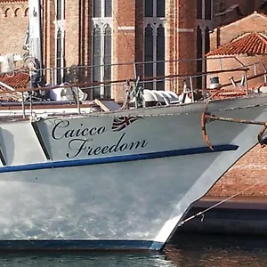 Boat & Breakfast Caicco Freedom Botel Venedig
